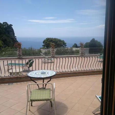 ホテル 4 スタジョーニ カプリ